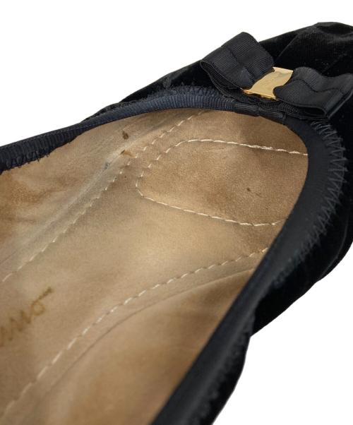 Salvatore Ferragamo（サルヴァトーレ フェラガモ）Salvatore Ferragamo (サルヴァトーレ フェラガモ) ヴァラリボンバレエシューズ ブラック サイズ:6　2/1の古着・服飾アイテム