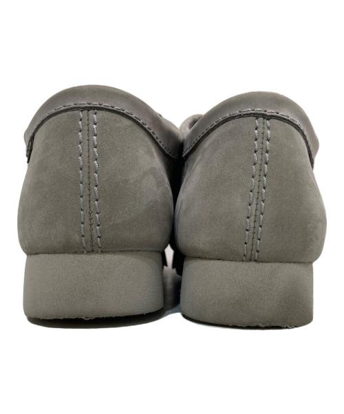 CLARKS ORIGINALS（クラークス オリジナルズ）CLARKS ORIGINALS (クラークス オリジナルズ) B:MING LIFE STORE by BEAMS (ビーミングライフストア バイ ビームス) WallabeeGTX　92-32-0073-100 グレー サイズ:26.5の古着・服飾アイテム