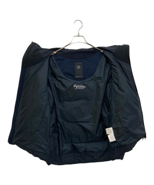 DESCENTE ALLTERRAIN（デザイント オルテライン）Descente ALLTERRAIN (デザイント オルテライン) SHUTTLE フーデッドダウンジャケット ネイビー サイズ:Mの古着・服飾アイテム