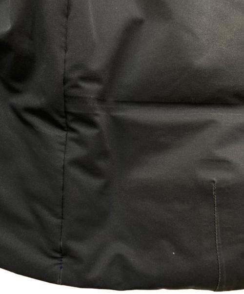 DESCENTE ALLTERRAIN（デザイント オルテライン）Descente ALLTERRAIN (デザイント オルテライン) SHUTTLE フーデッドダウンジャケット ネイビー サイズ:Mの古着・服飾アイテム