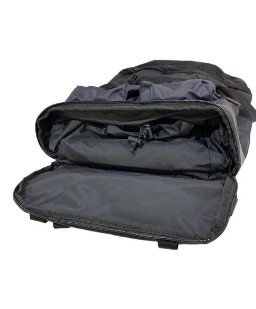 UNDERTHESUN（アンダーザサン）UNDERTHESUN (アンダーザサン) 2P Flap Backpack ブラックの古着・服飾アイテム