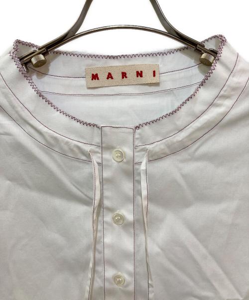 MARNI（マルニ）MARNI (マルニ) フロントリボンノースリーブブラウス　TTMA0201S0 ホワイト サイズ:40の古着・服飾アイテム