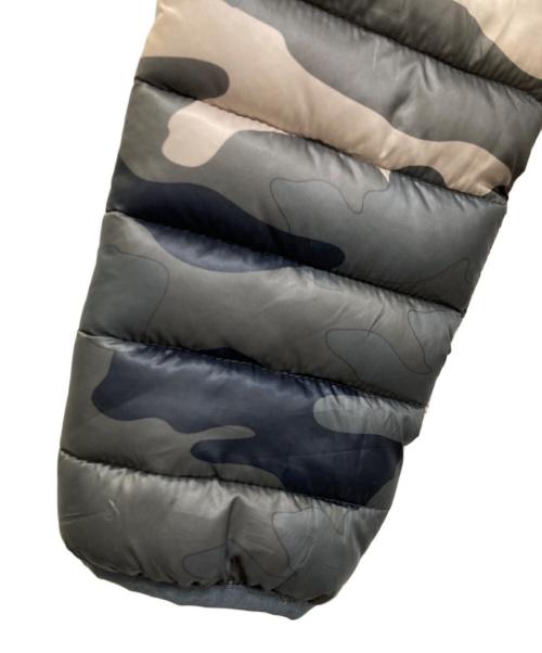 PLEIN SPORT（プレインスポーツ）PLEIN SPORT (プレインスポーツ) カモ柄ダウンジャケット グレー サイズ:48の古着・服飾アイテム