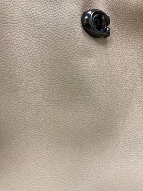 COACH（コーチ）COACH (コーチ) Willow Shoulder C2590 ベージュの古着・服飾アイテム