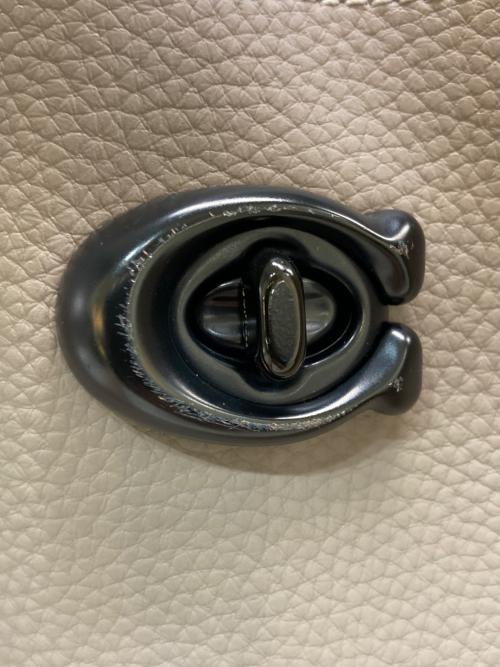 COACH（コーチ）COACH (コーチ) Willow Shoulder C2590 ベージュの古着・服飾アイテム