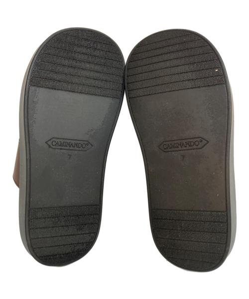 Caminando（カミナンド）Caminando (カミナンド) THONG PLATFORM サンダル ブラウン サイズ:7の古着・服飾アイテム