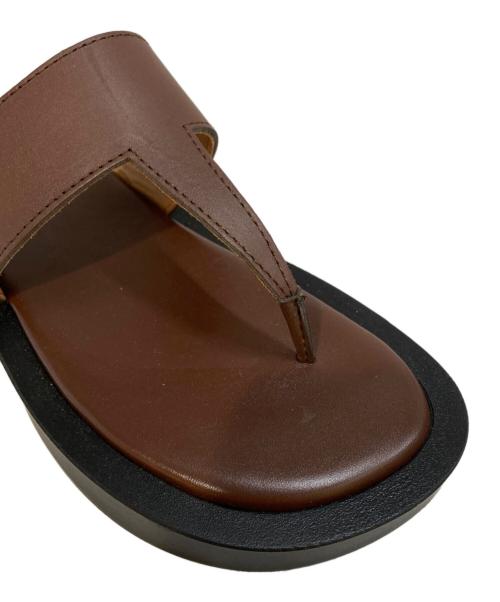 Caminando（カミナンド）Caminando (カミナンド) THONG PLATFORM サンダル ブラウン サイズ:7の古着・服飾アイテム