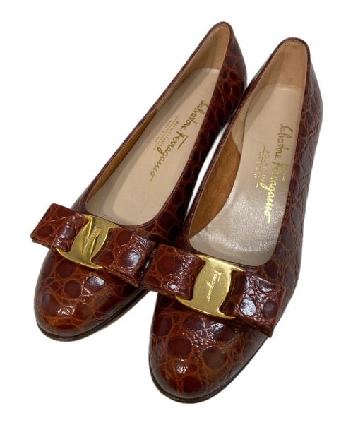 Salvatore Ferragamo（サルヴァトーレ フェラガモ）Salvatore Ferragamo (サルヴァトーレ フェラガモ) ヴァラリボンパンプス ブラウン サイズ:6Cの古着・服飾アイテム