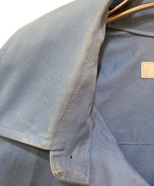 JOHN LAWRENCE SULLIVAN（ジョン ローレンス サリバン）JOHN LAWRENCE SULLIVAN (ジョン ローレンス サリバン) THOMAS MANSON (トーマスメイソン) カットデザインシャツ ブルー サイズ:Mの古着・服飾アイテム