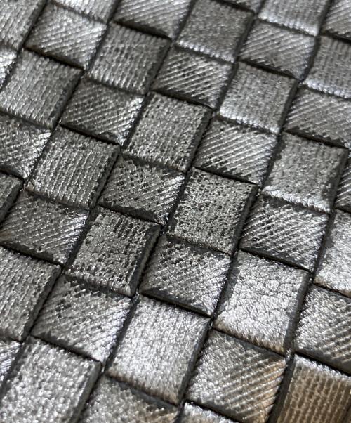 BOTTEGA VENETA（ボッテガベネタ）BOTTEGA VENETA (ボッテガベネタ) コーティングイントレチャート 長財布 シルバーの古着・服飾アイテム