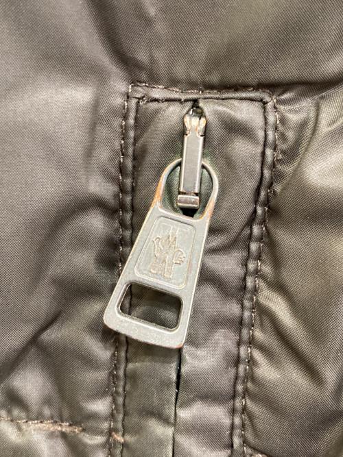 MONCLER（モンクレール）MONCLER (モンクレール) BAZILLE ダウンジャケット　Z5H0440 カーキ サイズ:1の古着・服飾アイテム