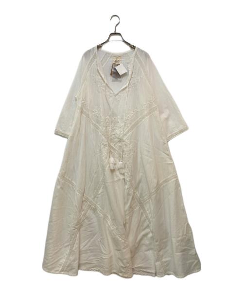 LA CABANE DE STELLA（ラ カバンド ステラ）la cabane de stella (ラ カバンド ステラ) デザインワンピース ホワイト サイズ:FREE 未使用品の古着・服飾アイテム