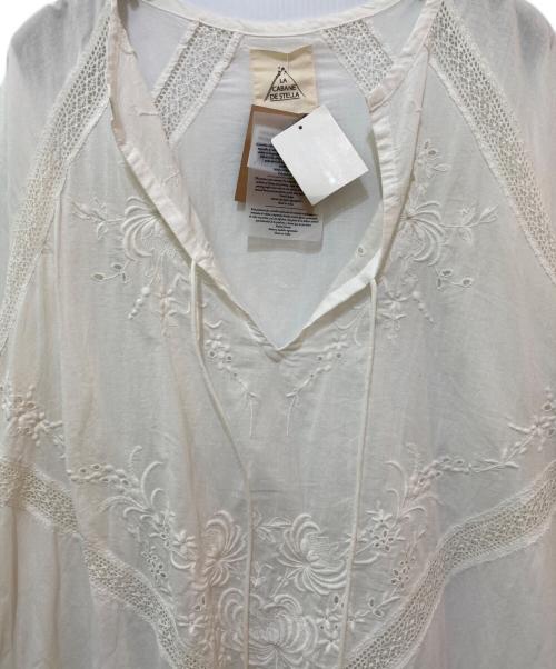 LA CABANE DE STELLA（ラ カバンド ステラ）la cabane de stella (ラ カバンド ステラ) デザインワンピース ホワイト サイズ:FREE 未使用品の古着・服飾アイテム