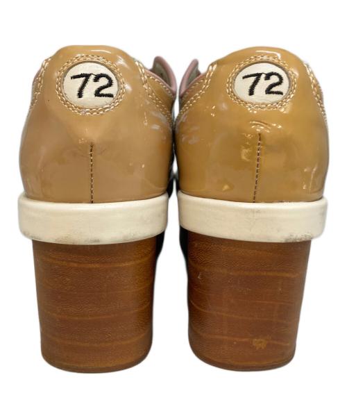 MIHARA YASUHIRO（ミハラヤスヒロ）MIHARA YASUHIRO (ミハラヤスヒロ) 厚底エナメルウッドシューズ ベージュ サイズ:25の古着・服飾アイテム