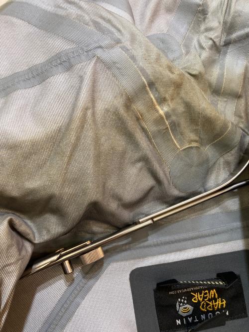 MOUNTAIN HARD WEAR（マウンテンハードウェア）MOUNTAIN HARD WEAR (マウンテンハードウェア) マウンテンパーカー グレー サイズ:Mの古着・服飾アイテム