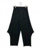 me ISSEY MIYAKEミーイッセイ ミヤケ）の古着「JUMP PLEATS PANTS　MI44KF377」｜ブラック