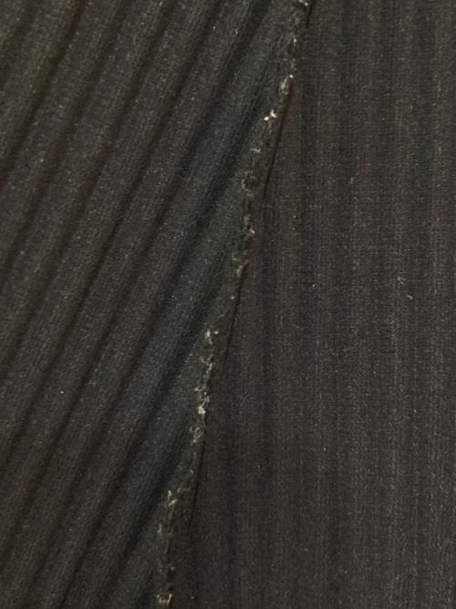 me ISSEY MIYAKE（ミーイッセイ ミヤケ）me ISSEY MIYAKE (ミーイッセイ ミヤケ) JUMP PLEATS PANTS　MI44KF377 ブラック サイズ:不明(実寸をご参照下さい)の古着・服飾アイテム