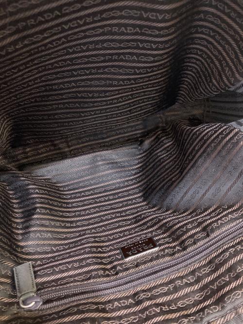 PRADA（プラダ）PRADA (プラダ) ロゴプレートナイロントートバッグ オリーブの古着・服飾アイテム