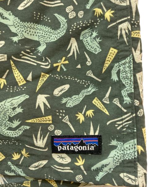 Patagonia（パタゴニア）Patagonia (パタゴニア) Baggies Short-5inch Alligators and Bullfrogs: Kale Green　57021 グリーン サイズ:XLの古着・服飾アイテム