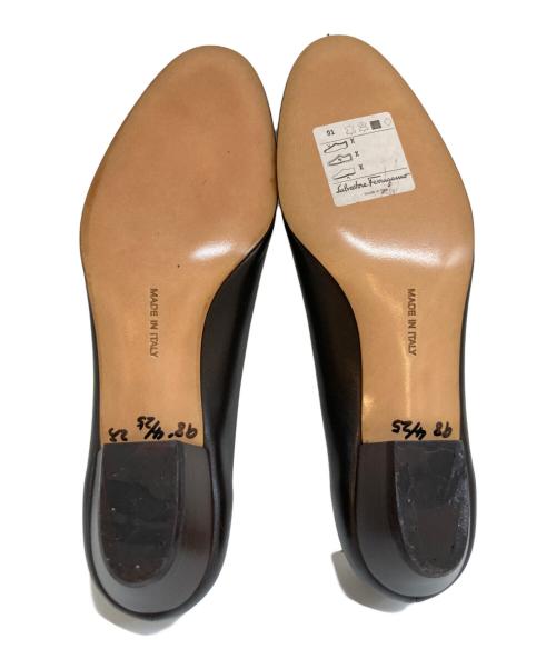 Salvatore Ferragamo（サルヴァトーレ フェラガモ）Salvatore Ferragamo (サルヴァトーレ フェラガモ) ヒールパンプス　06567 ブラック サイズ:6　1/2の古着・服飾アイテム