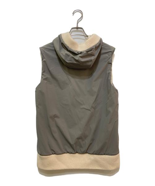 HERNO（ヘルノ）HERNO (ヘルノ) ミドルゲージウールニット×ウォーターレペレントナイロンリバーシブルパデッドフーディーベスト　MC00007UR ベージュ サイズ:46の古着・服飾アイテム