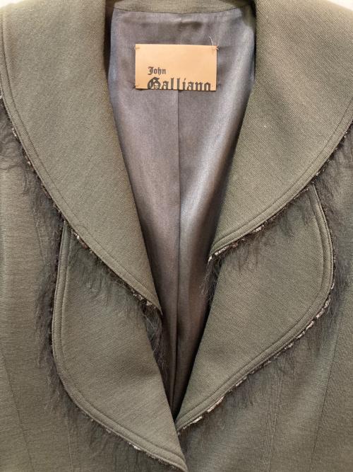 JOHN GALLIANO（ジョンガリアーノ）JOHN GALLIANO (ジョンガリアーノ) 装飾ベロア切替フリンジジャケット ブラウン サイズ:36の古着・服飾アイテム