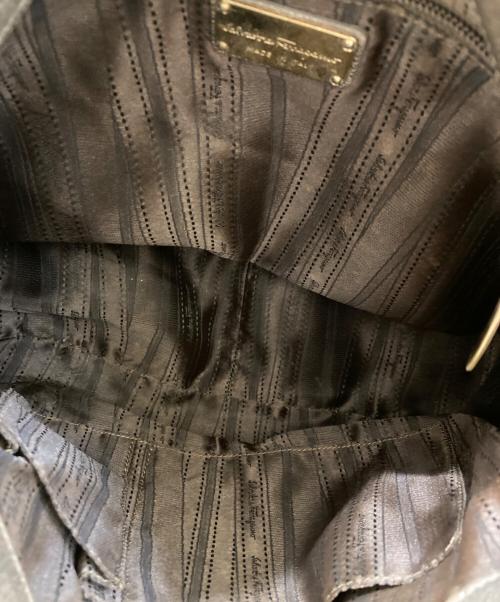 Ferragamo（フェラガモ）Ferragamo (フェラガモ) ヴァラリボントートバッグ ベージュの古着・服飾アイテム