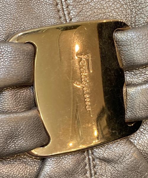 Ferragamo（フェラガモ）Ferragamo (フェラガモ) ヴァラリボントートバッグ ベージュの古着・服飾アイテム