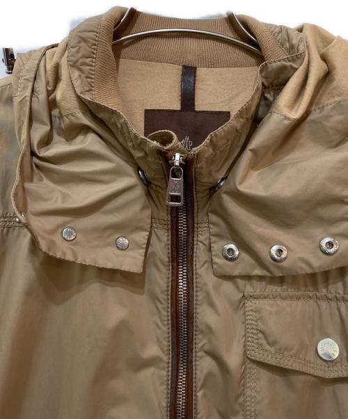 MONCLER（モンクレール）MONCLER (モンクレール) パイピングナイロンジャケット　Z7EJ044 ベージュ サイズ:2の古着・服飾アイテム