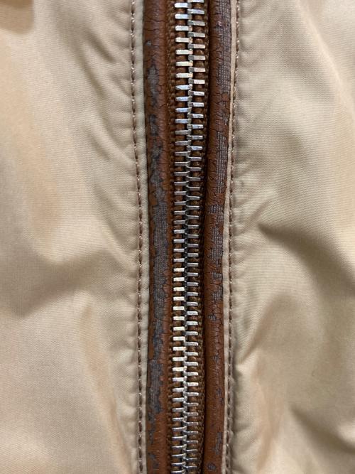 MONCLER（モンクレール）MONCLER (モンクレール) パイピングナイロンジャケット　Z7EJ044 ベージュ サイズ:2の古着・服飾アイテム