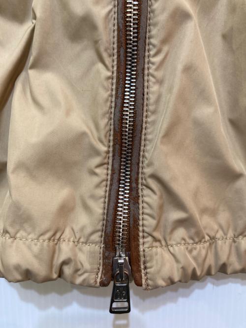 MONCLER（モンクレール）MONCLER (モンクレール) パイピングナイロンジャケット　Z7EJ044 ベージュ サイズ:2の古着・服飾アイテム