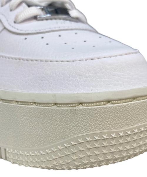 NIKE（ナイキ）NIKE (ナイキ) W AIR FORCE 1 PLT.AF.ORM LV8　DX3199-100　 ホワイト サイズ:25の古着・服飾アイテム