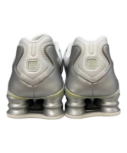 NIKE（ナイキ）NIKE (ナイキ) W SHOX TL PLATINUM TINT シルバー サイズ:28.5の古着・服飾アイテム