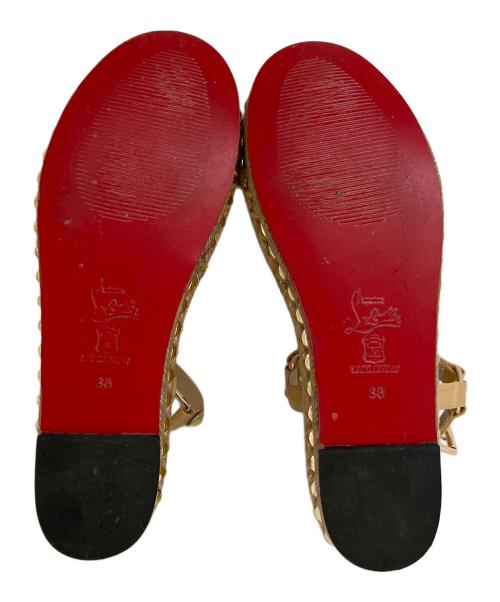 Christian Louboutin（クリスチャン・ルブタン）Christian Louboutin (クリスチャン・ルブタン) スタッズウェッジソールサンダル ベージュ サイズ:38の古着・服飾アイテム