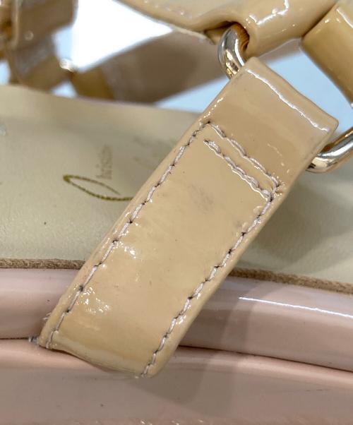 Christian Louboutin（クリスチャン・ルブタン）Christian Louboutin (クリスチャン・ルブタン) スタッズウェッジソールサンダル ベージュ サイズ:38の古着・服飾アイテム