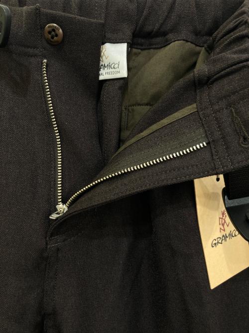 GRAMICCI（グラミチ）GRAMICCI (グラミチ) 超キレイに穿けるテーパードスラックス ウールタッチ　GMP4-F1014 ブラウン サイズ:M 未使用品の古着・服飾アイテム