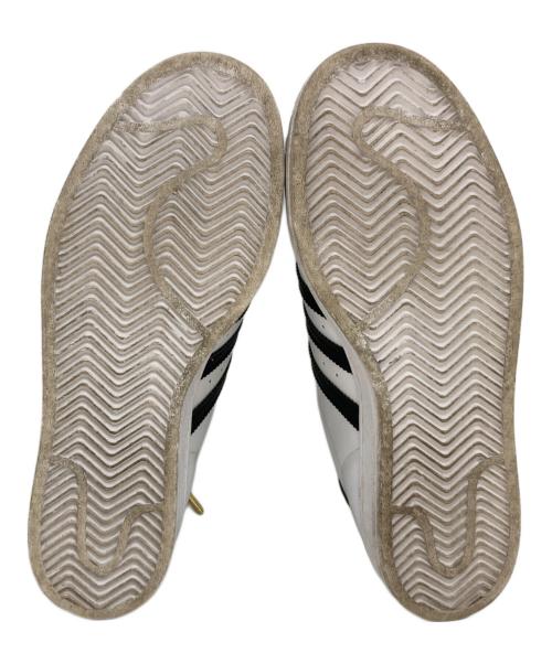 adidas（アディダス）adidas (アディダス) スニーカー ホワイト サイズ:24の古着・服飾アイテム