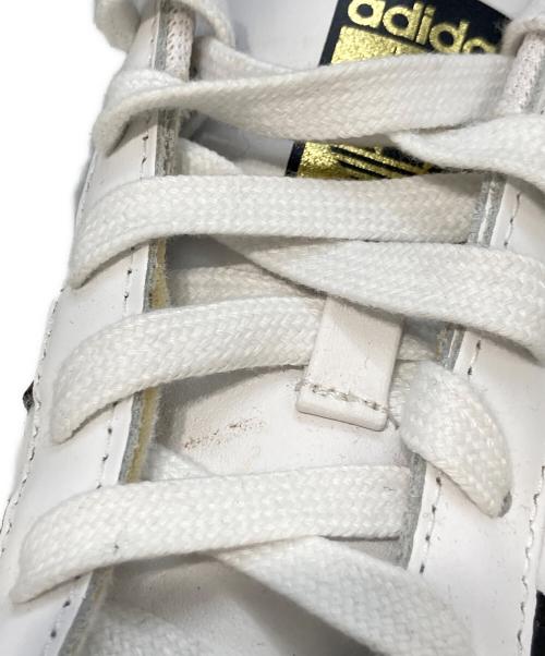 adidas（アディダス）adidas (アディダス) スニーカー ホワイト サイズ:24の古着・服飾アイテム