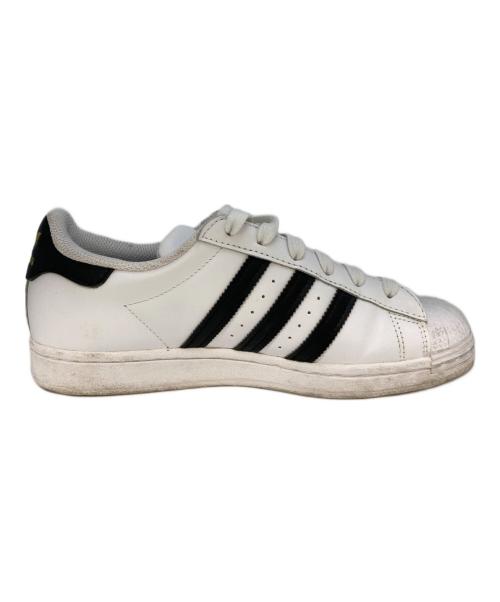 adidas（アディダス）adidas (アディダス) スニーカー ホワイト サイズ:24の古着・服飾アイテム
