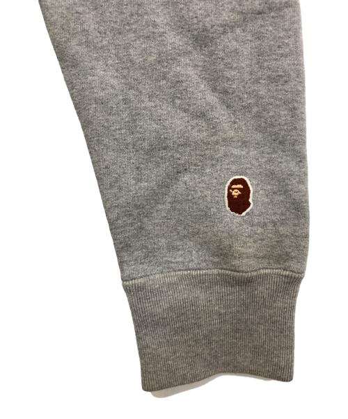 A BATHING APE（ア ベイシング エイプ）A BATHING APE (ア ベイシング エイプ) ロゴプリントジップパーカー グレー サイズ:Lの古着・服飾アイテム