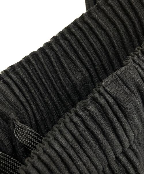 HOMME PLISSE ISSEY MIYAKE（オム プリッセ イッセイ ミヤケ）HOMME PLISSE ISSEY MIYAKE (オム プリッセ イッセイ ミヤケ) MONTHLY COLOR SEPTEMBER ブラック サイズ:2の古着・服飾アイテム