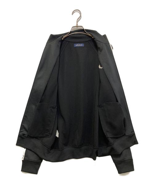 FRED PERRY（フレッドペリー）FRED PERRY (フレッドペリー) トラックジャケット　WC1X 0AA ブラック サイズ:Mの古着・服飾アイテム