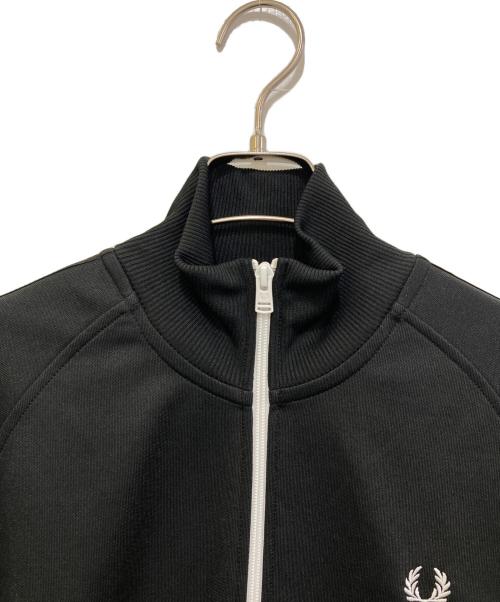 FRED PERRY（フレッドペリー）FRED PERRY (フレッドペリー) トラックジャケット　WC1X 0AA ブラック サイズ:Mの古着・服飾アイテム
