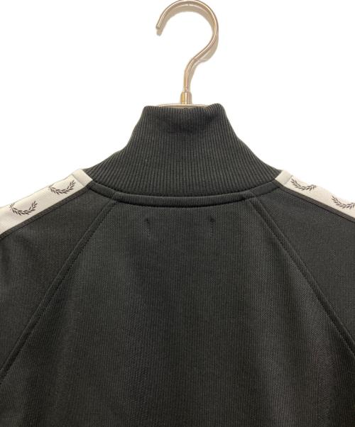 FRED PERRY（フレッドペリー）FRED PERRY (フレッドペリー) トラックジャケット　WC1X 0AA ブラック サイズ:Mの古着・服飾アイテム