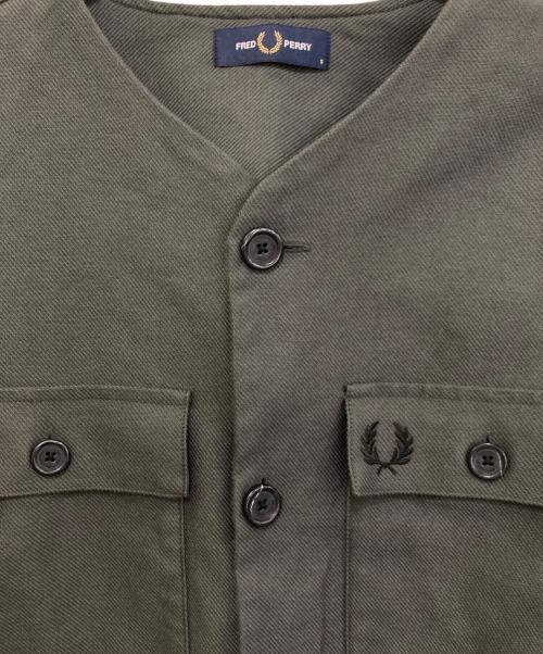 FRED PERRY（フレッドペリー）FRED PERRY (フレッドペリー) Collarless Overshirt オリーブ サイズ:Sの古着・服飾アイテム