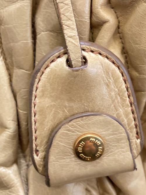 MIU MIU（ミュウミュウ）MIU MIU (ミュウミュウ) マテラッセ 2WAYバッグ ベージュの古着・服飾アイテム