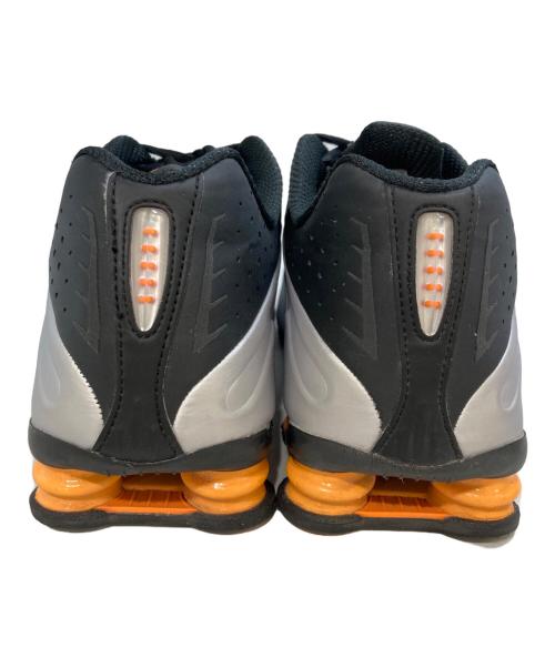 NIKE（ナイキ）NIKE (ナイキ) Shox R4 Black/Bright Mandarin　HQ1988-003 シルバー サイズ:30の古着・服飾アイテム