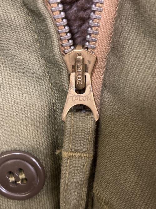 TOYS MCCOY（トイズマッコイ）TOYS MCCOY (トイズマッコイ) WARNER BROS (ワーナーブラザース) N-1 DECK JACKET ROAD RUNNER オリーブ サイズ:38の古着・服飾アイテム