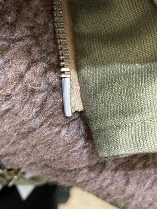 TOYS MCCOY（トイズマッコイ）TOYS MCCOY (トイズマッコイ) WARNER BROS (ワーナーブラザース) N-1 DECK JACKET ROAD RUNNER オリーブ サイズ:38の古着・服飾アイテム