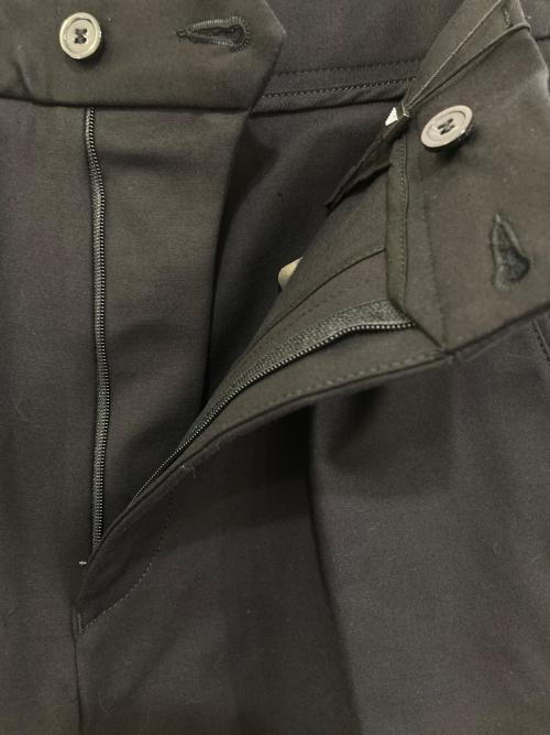 EMPORIO ARMANI（エンポリオ アルマーニ）EMPORIO ARMANI (エンポリオ アルマーニ) サイドアジャストスラックス ブラック サイズ:48 未使用品の古着・服飾アイテム